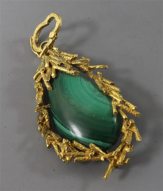 A 1970s 9ct gold and malachite set drop pendant brooch, 62mm.